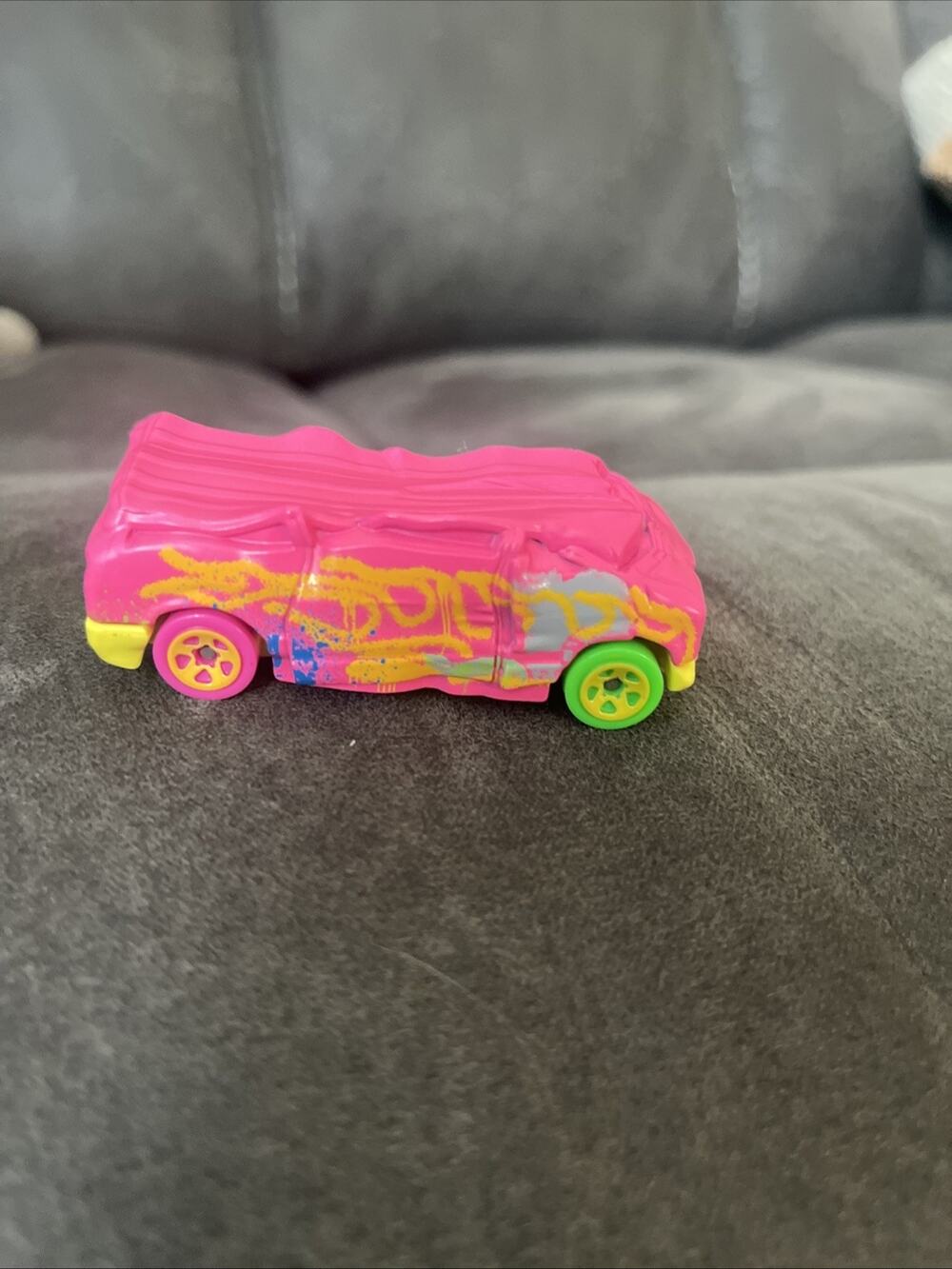 Hot Wheels Blind-Sided Pink Diecast Crushed Car Van 2019 Neon Monster 1:64